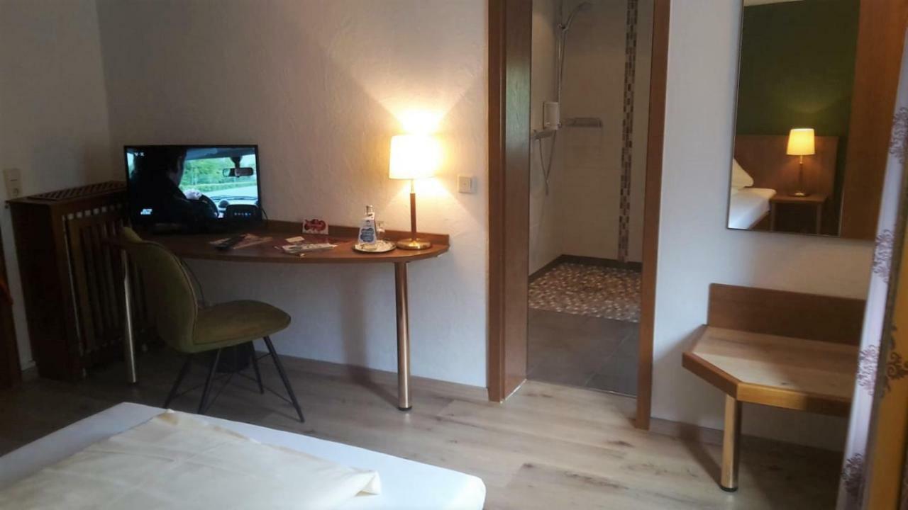 Land-Gut Hotel Zur Bruecke Garni Дрольсхаген Экстерьер фото